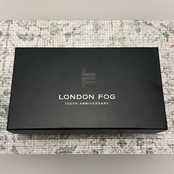 London Fog Black Flap Clutch Wallet - Picture 4 of 4